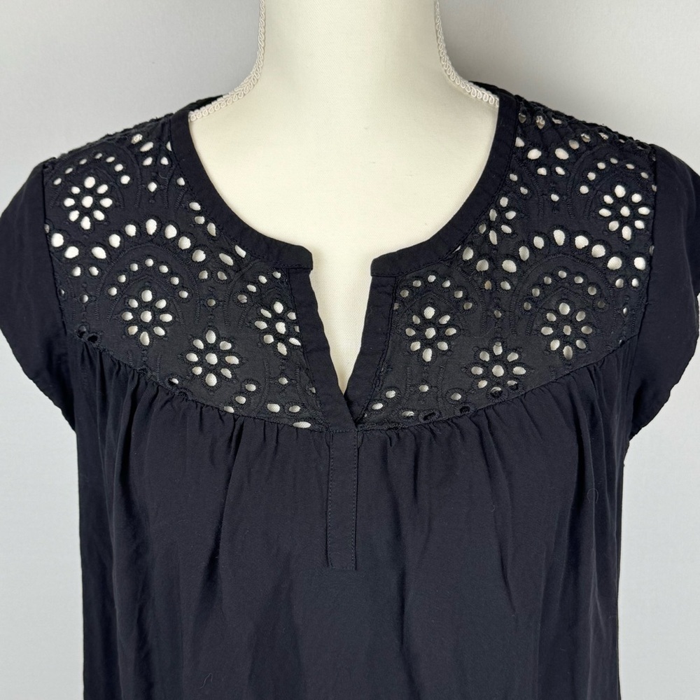 NWOT Daniel Rainn Kiara Eyelet Blouse Short Sleeves Lightweight Black Medium - Picture 2 of 8